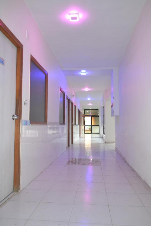 Hotel Runway Inn Ахмедабад Экстерьер фото