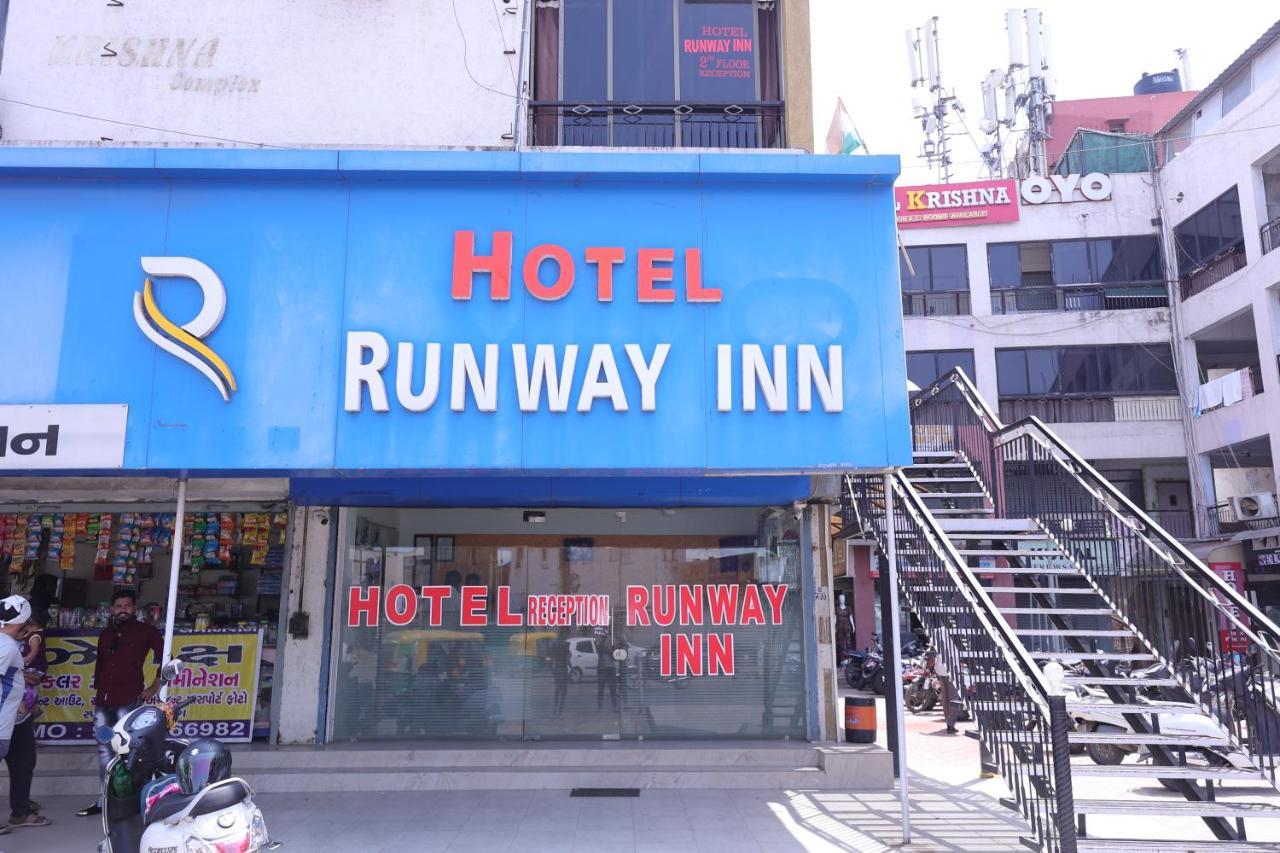 Hotel Runway Inn Ахмедабад Экстерьер фото