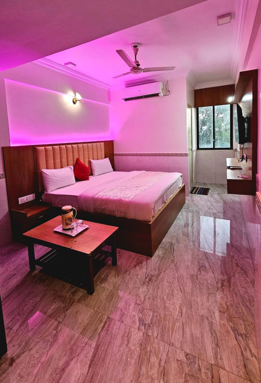 Hotel Runway Inn Ахмедабад Экстерьер фото