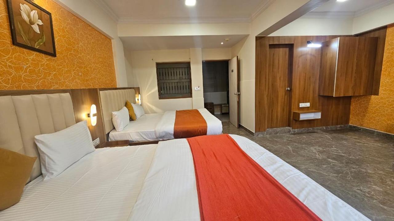 Hotel Runway Inn Ахмедабад Экстерьер фото